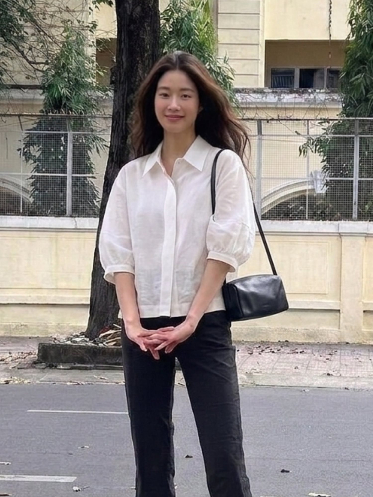 하프 볼륨 블라우스.