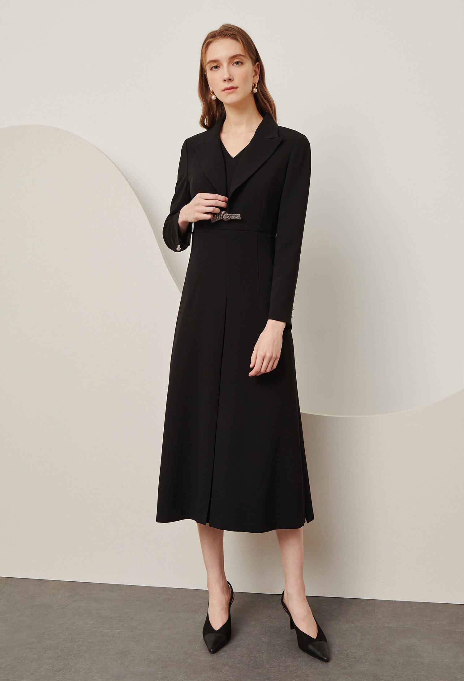 턱 디테일 테일러드 원피스 (BLACK)