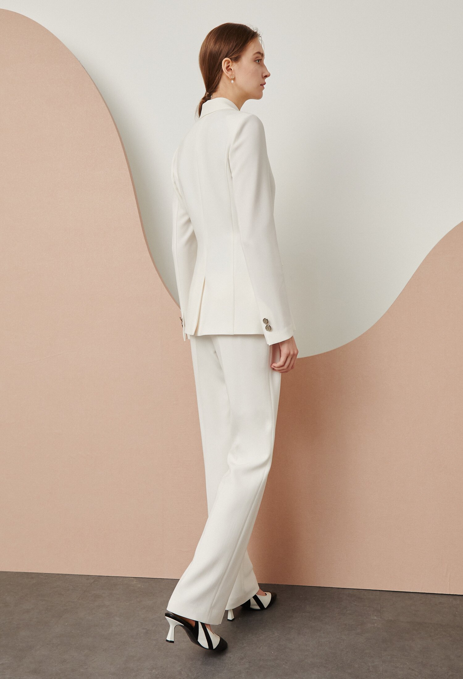 피크드 칼라 더블 재킷 (WHITE)
