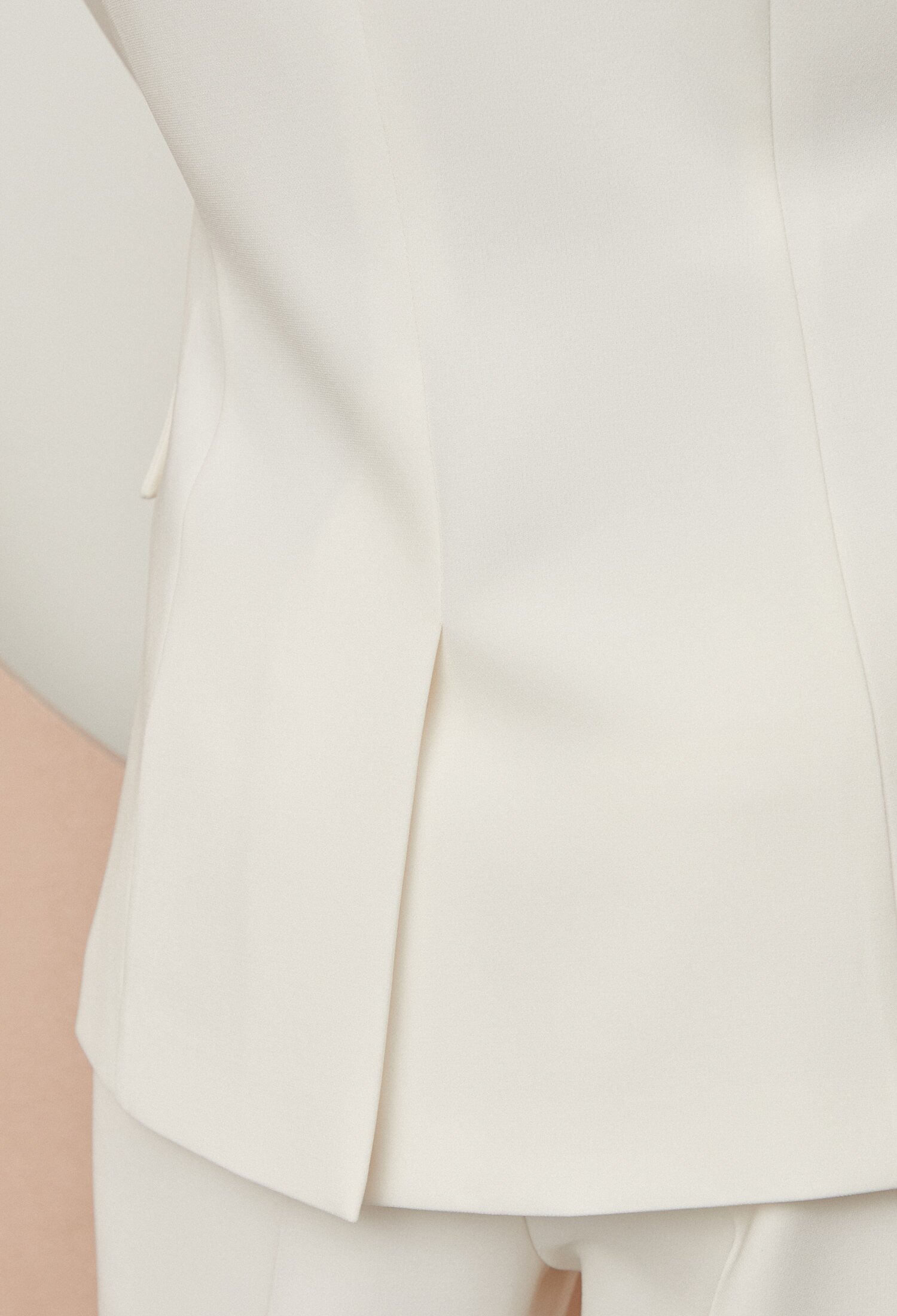 피크드 칼라 더블 재킷 (WHITE)