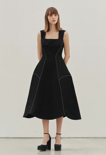 Fiore Sculpted Scallop Mididress (Black/White Stitch)