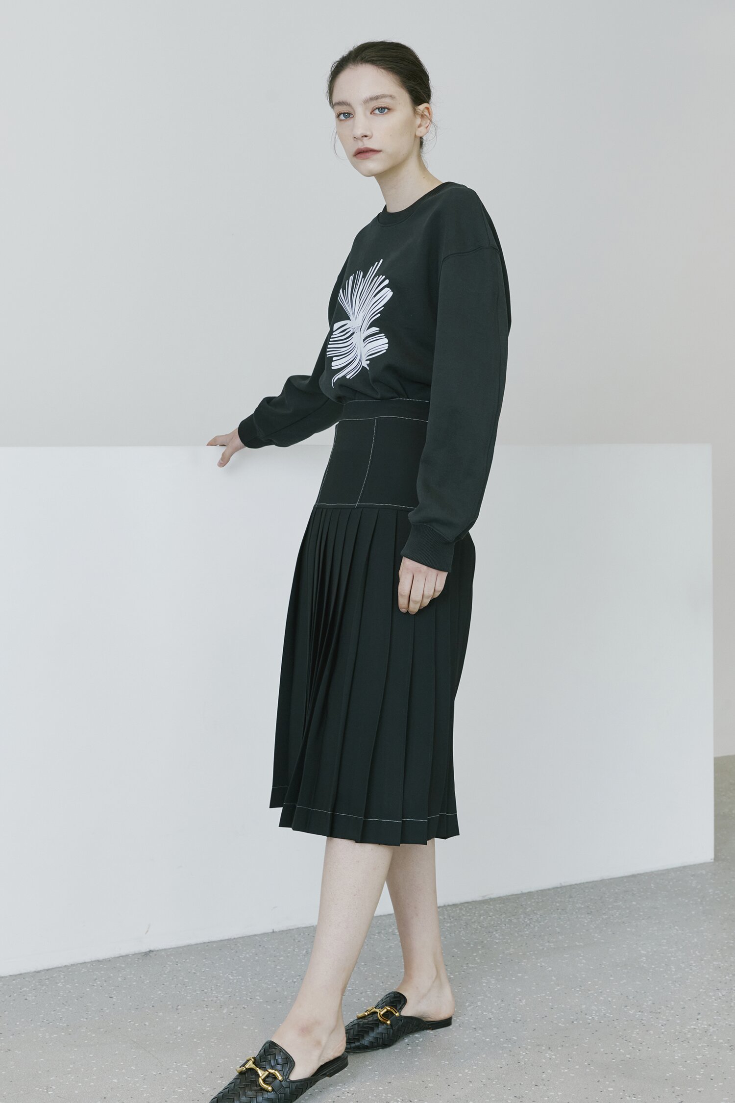 Stitch Pleats Skirt - Black