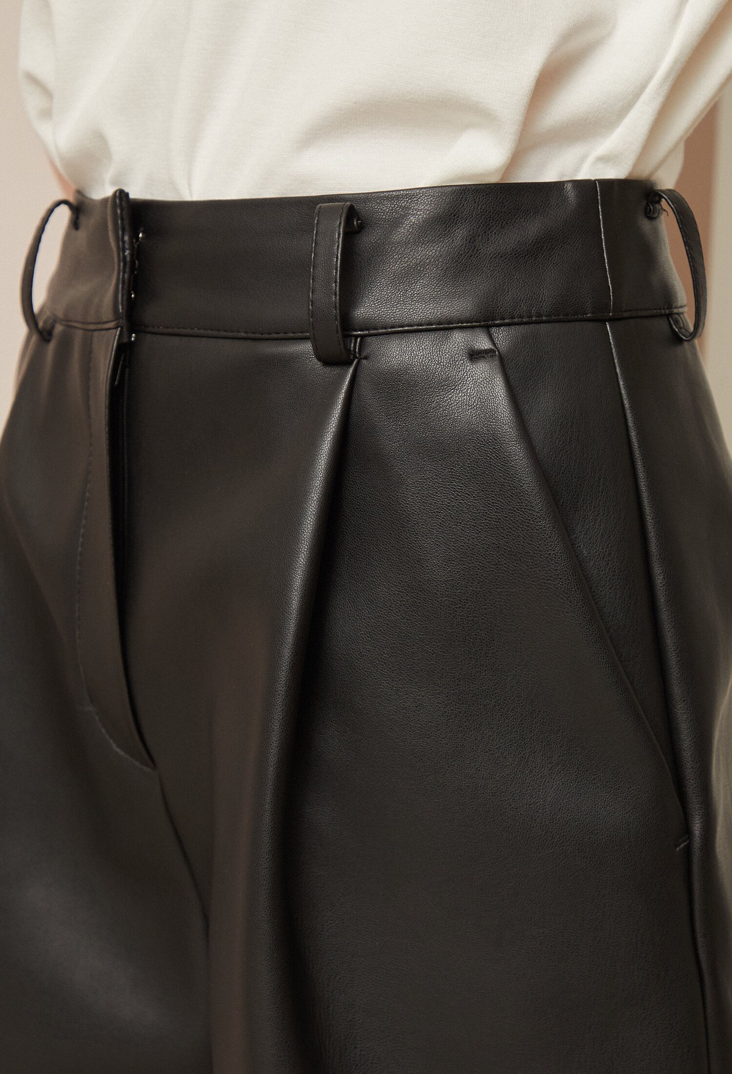 에코 레더 버뮤다 팬츠 (BLACK)