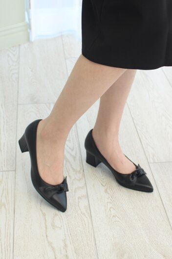 테일 리본 펌프스