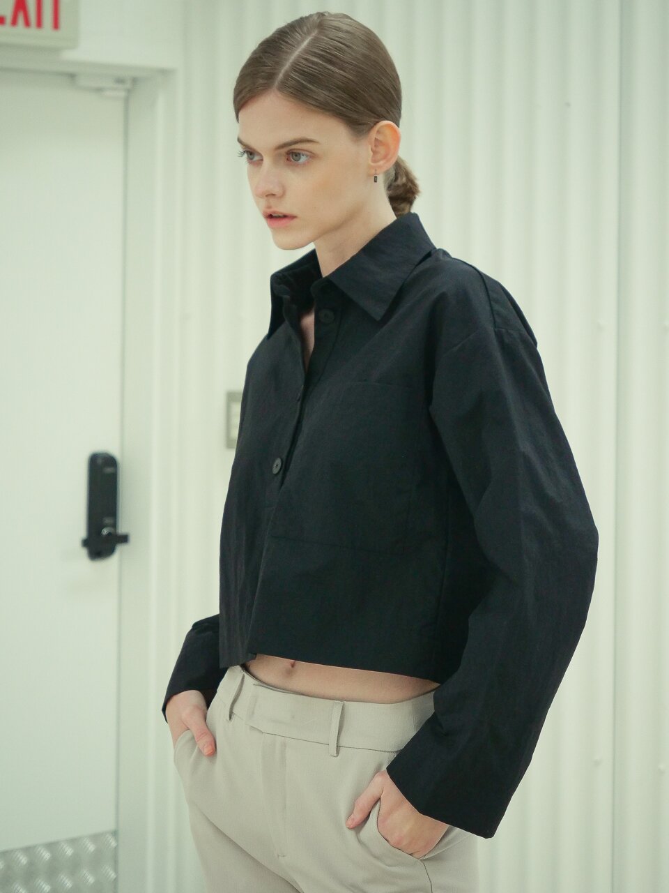 Wide Sleeve Cropped Blouse _Black