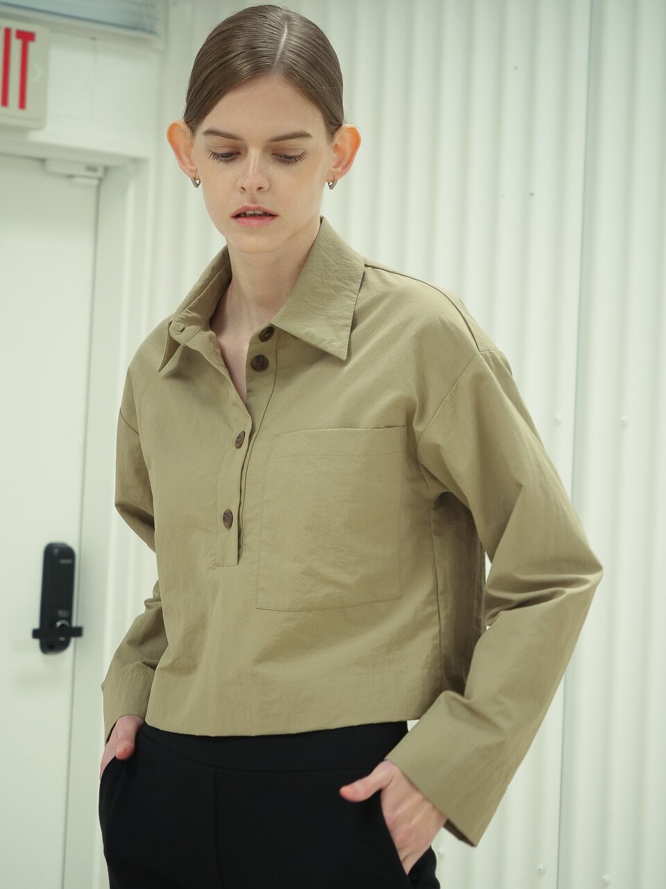 Wide Sleeve Cropped Blouse _Cream
