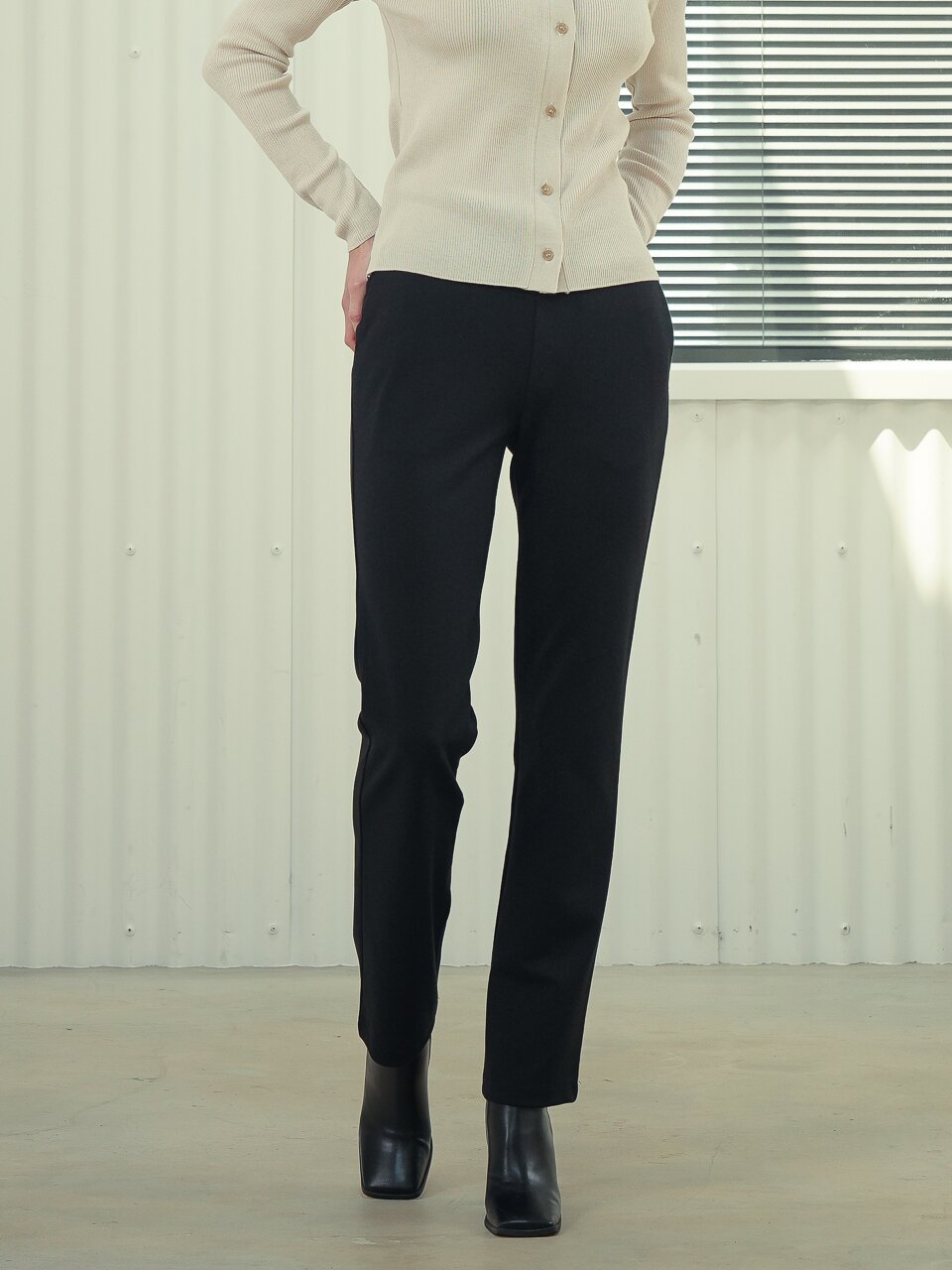 Bending Straight Pants _Black