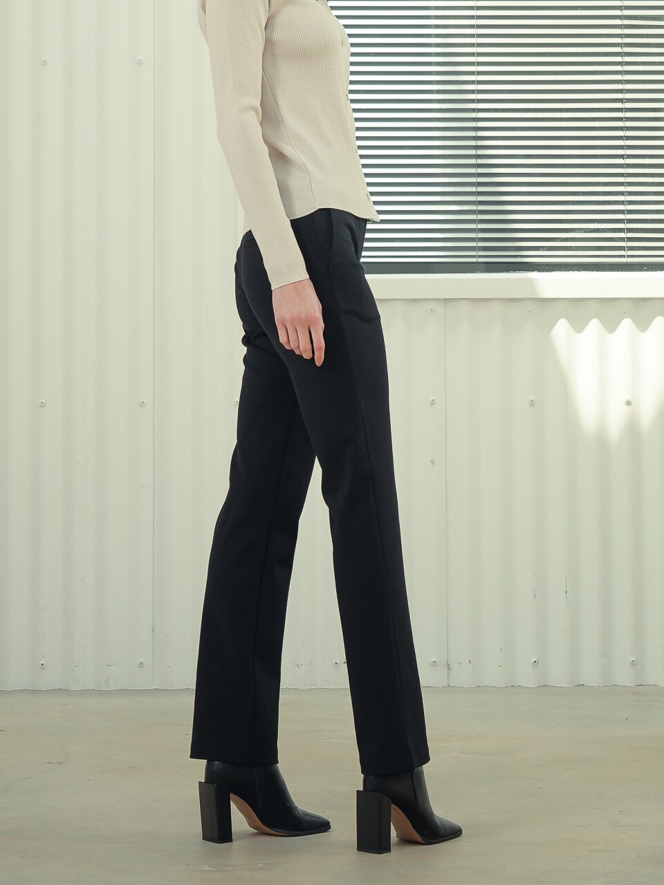 Bending Straight Pants _Black