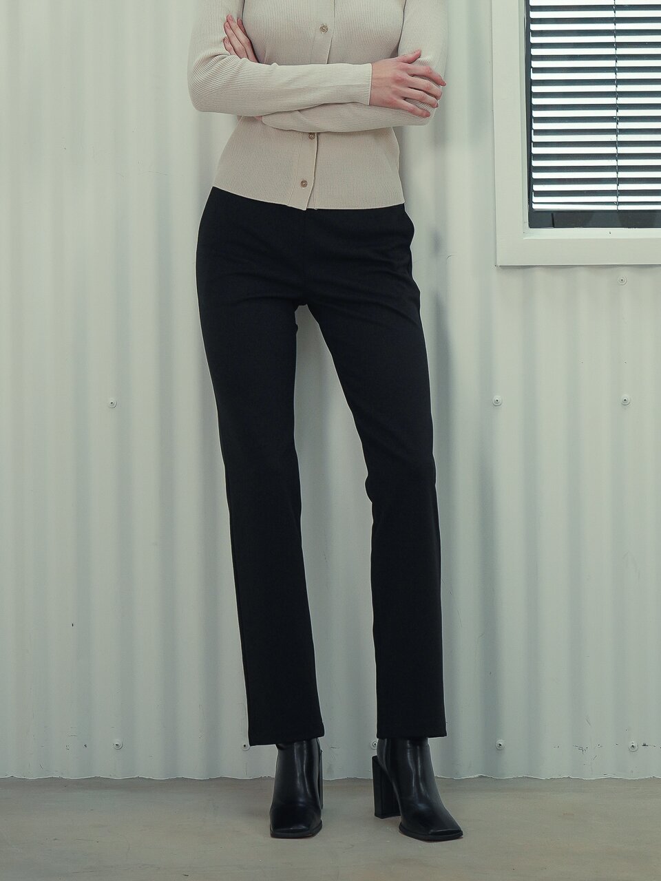 Bending Straight Pants _Black