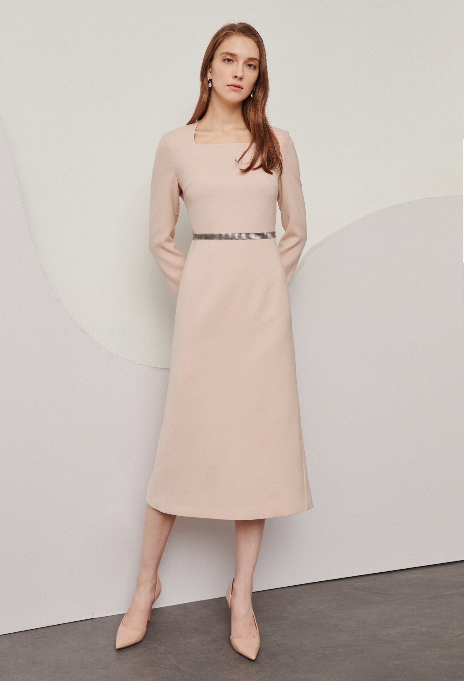 스퀘어 넥 벨티드 머메이드 원피스 (LIGHT BEIGE)
