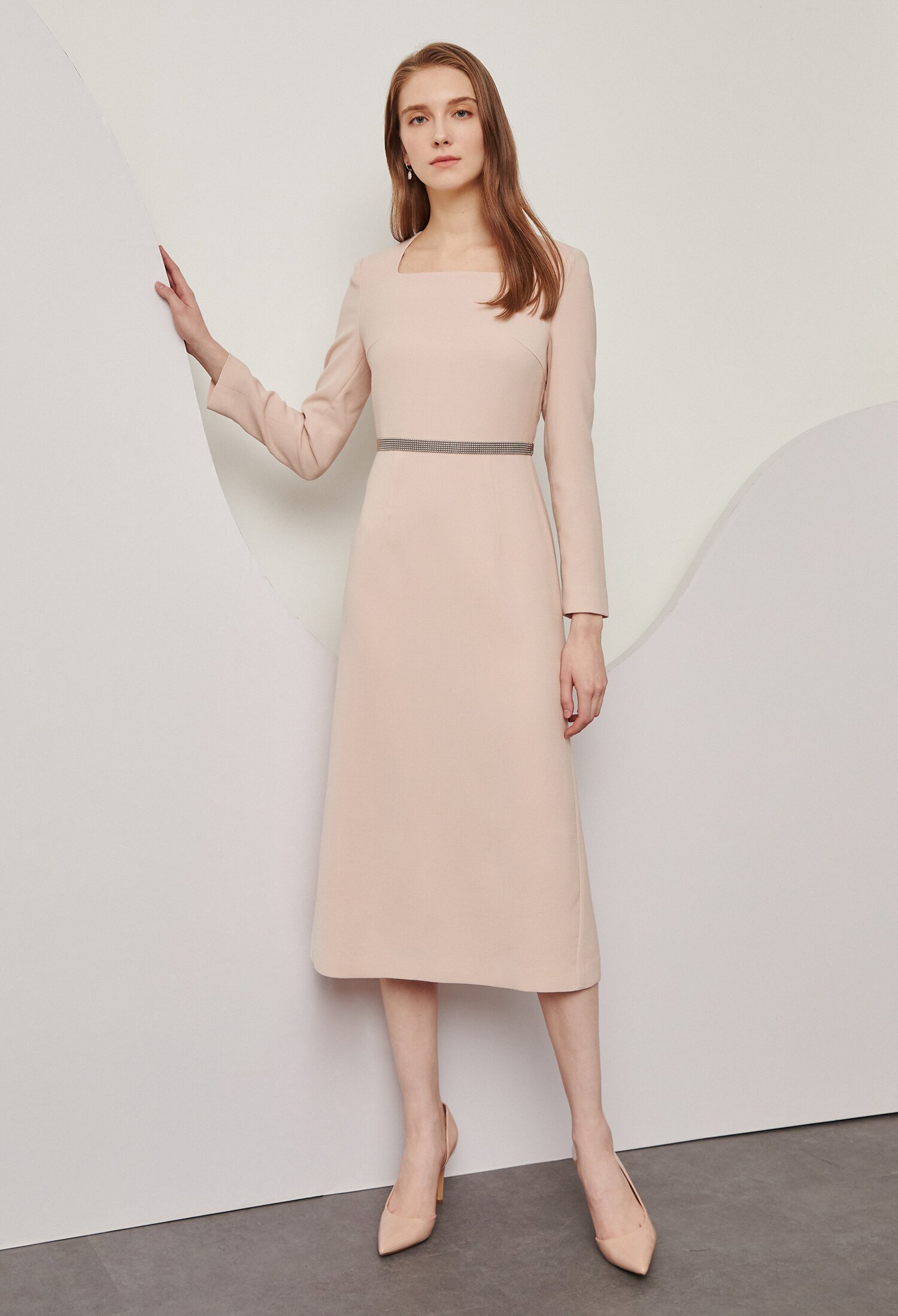 스퀘어 넥 벨티드 머메이드 원피스 (LIGHT BEIGE)