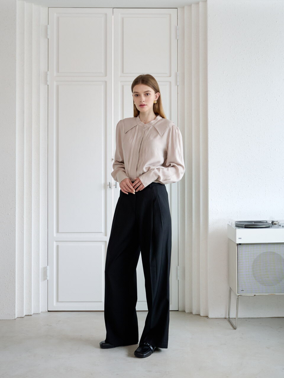 엘렌 플리츠 블라우스 Ellen Pleats Blouse_BEIGE
