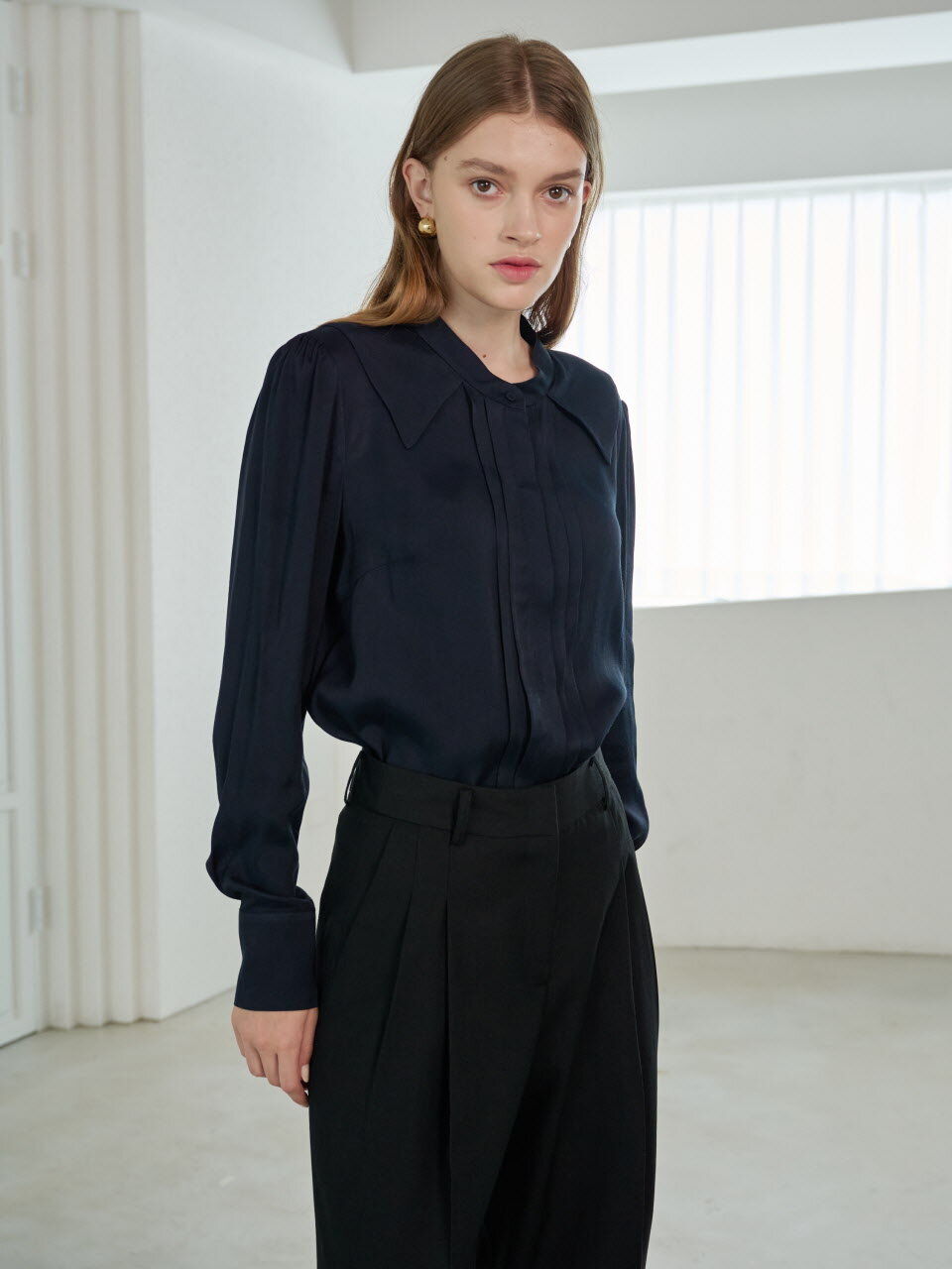 엘렌 플리츠 블라우스 Ellen Pleats Blouse_NAVY