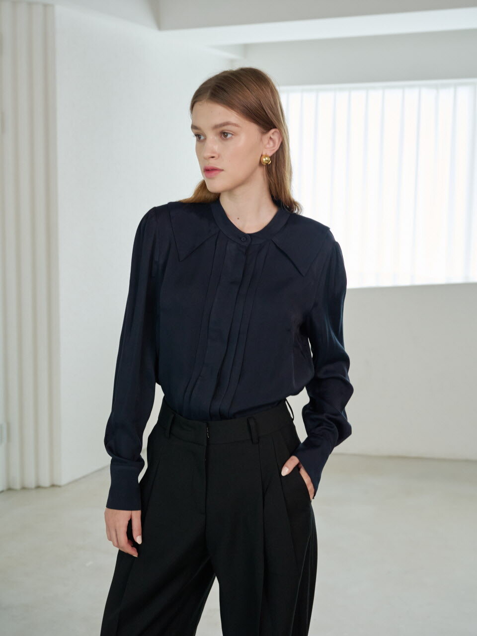 엘렌 플리츠 블라우스 Ellen Pleats Blouse_NAVY