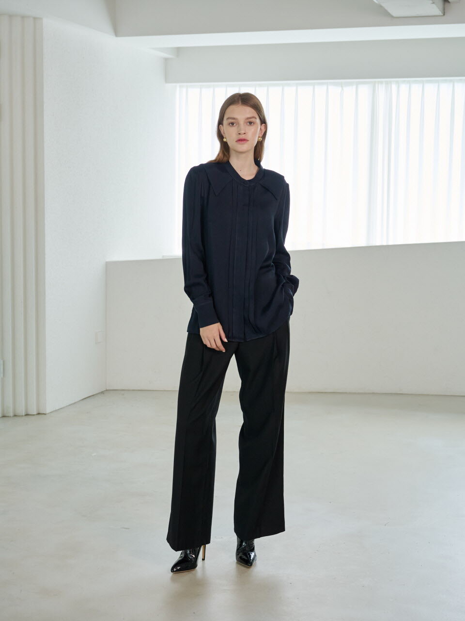 엘렌 플리츠 블라우스 Ellen Pleats Blouse_NAVY