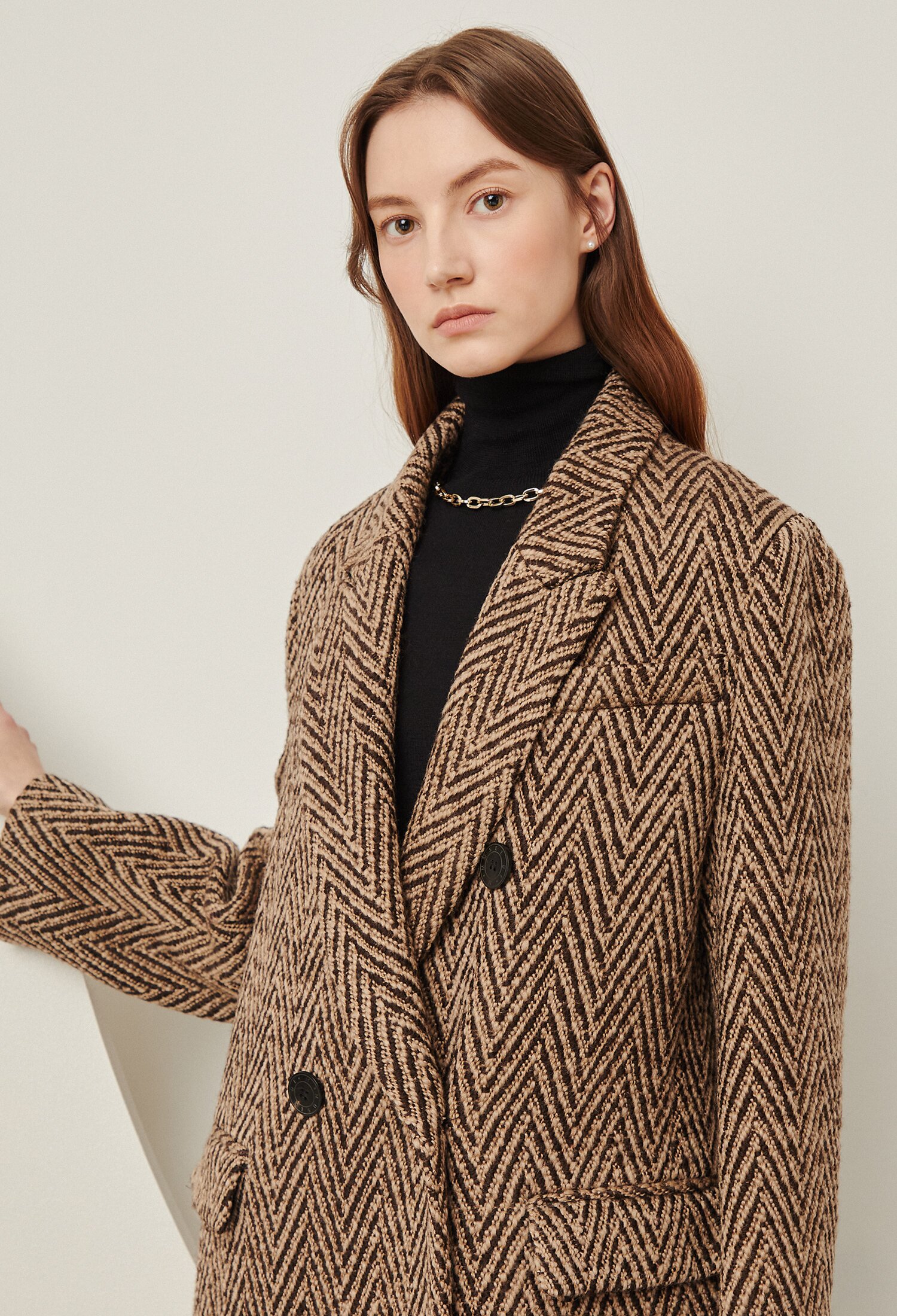 울 피크드 칼라 헤링본 더블 코트 (BROWN)