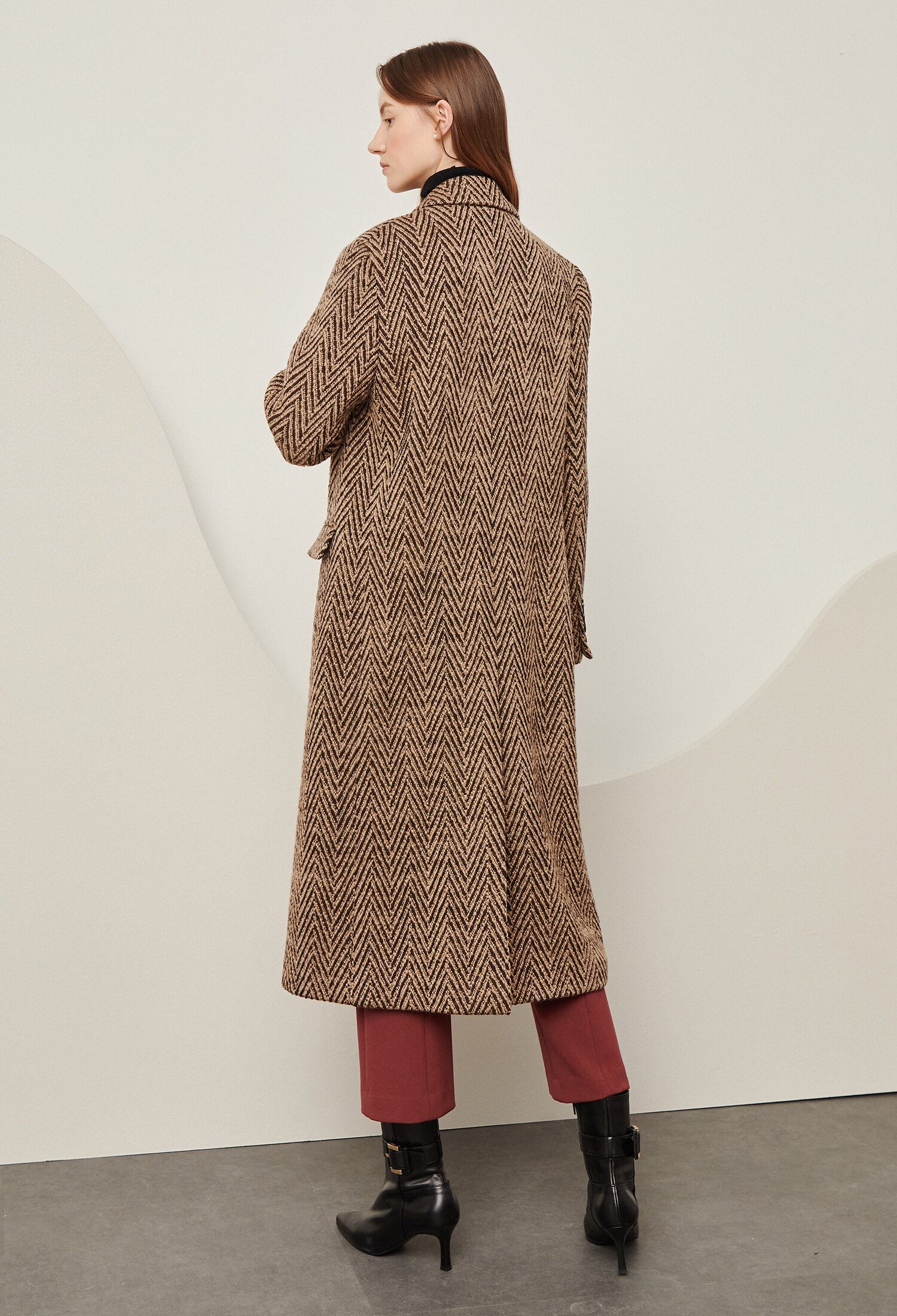 울 피크드 칼라 헤링본 더블 코트 (BROWN)