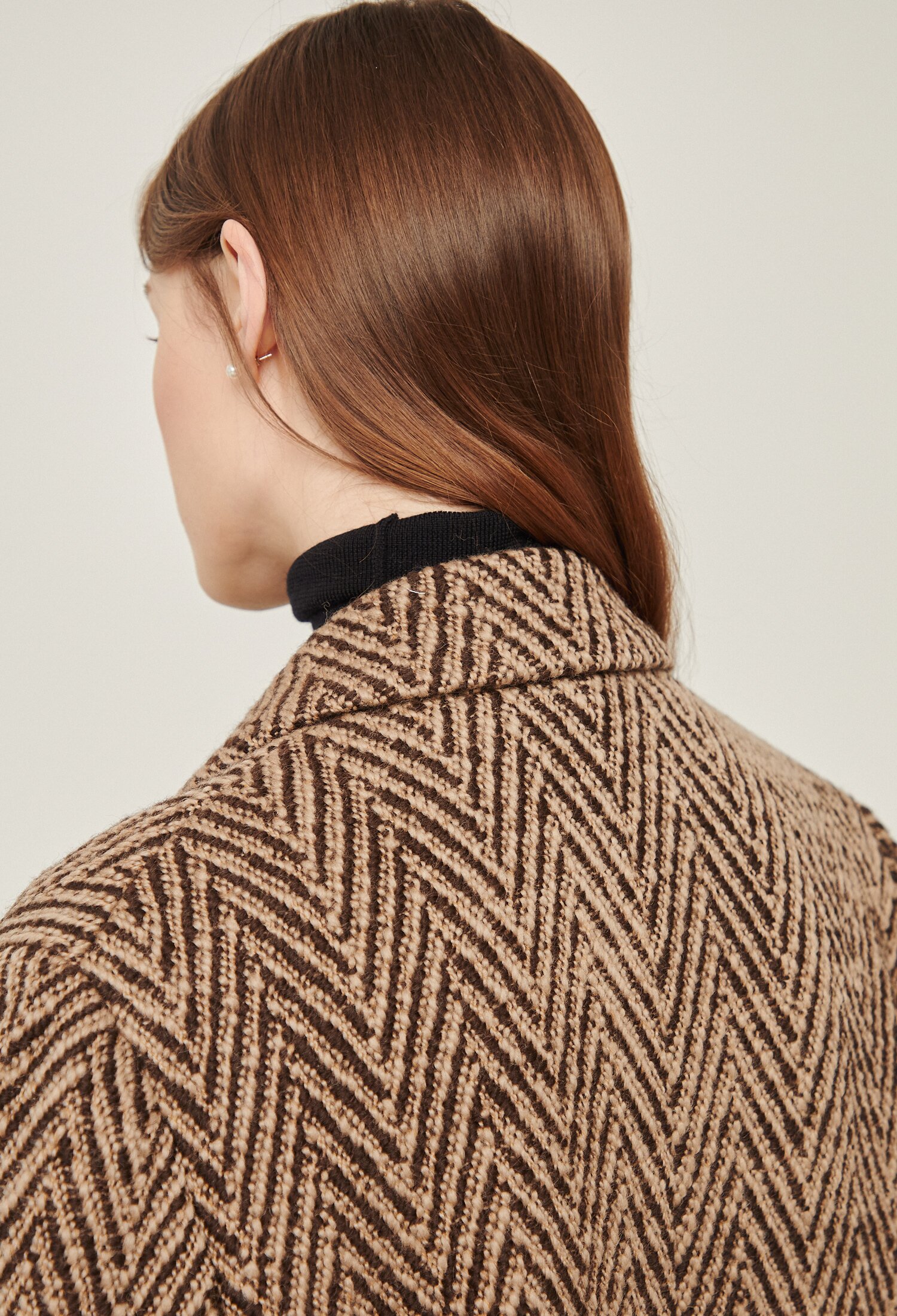 울 피크드 칼라 헤링본 더블 코트 (BROWN)