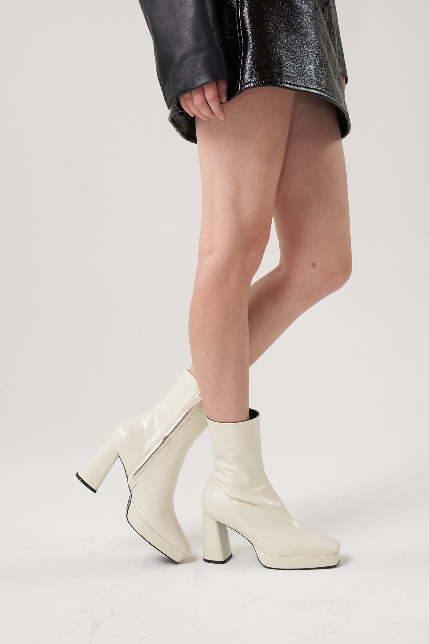 Lola Ankle Boots Leather Ivory