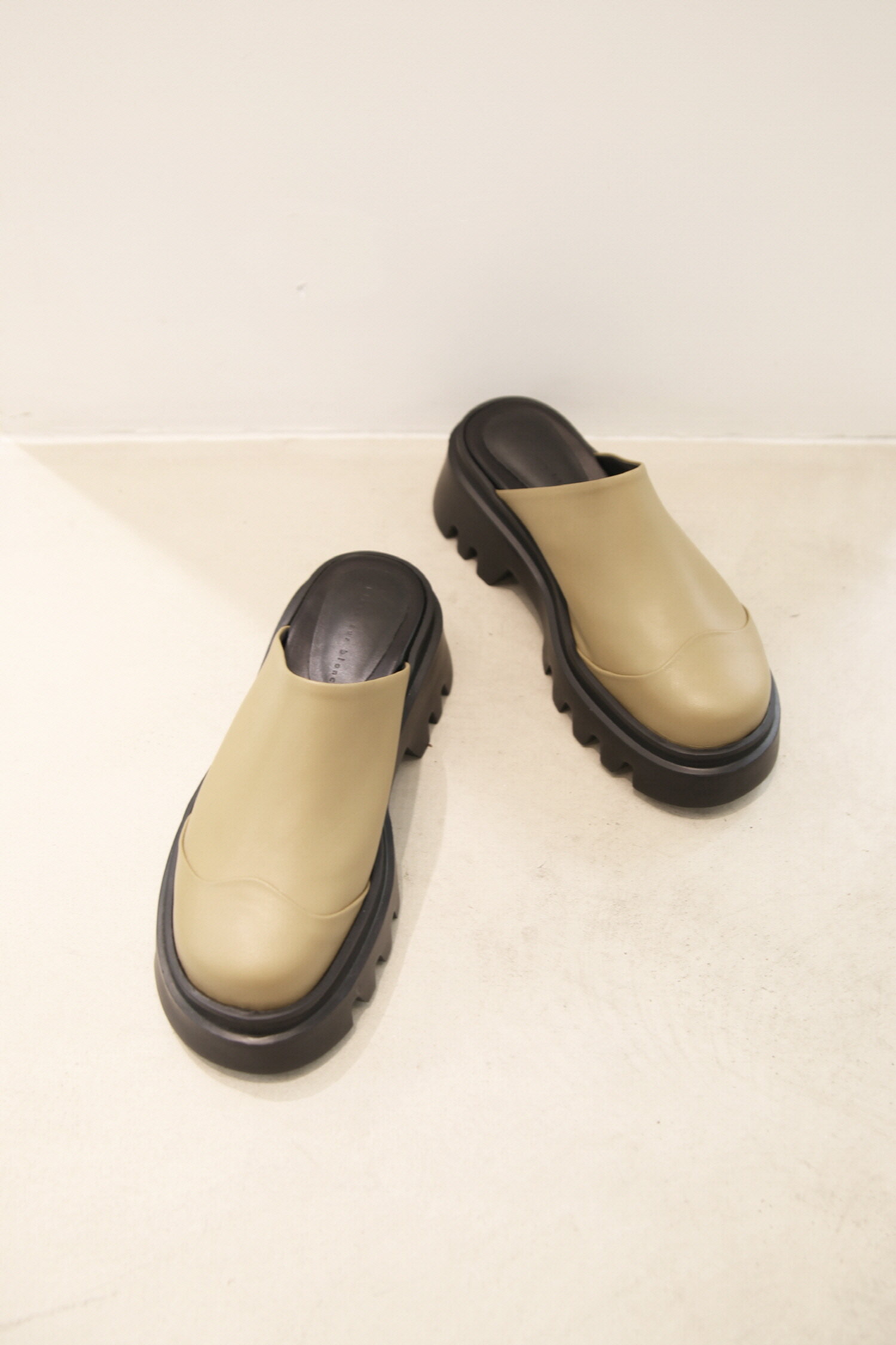 Lucas Mules Beige