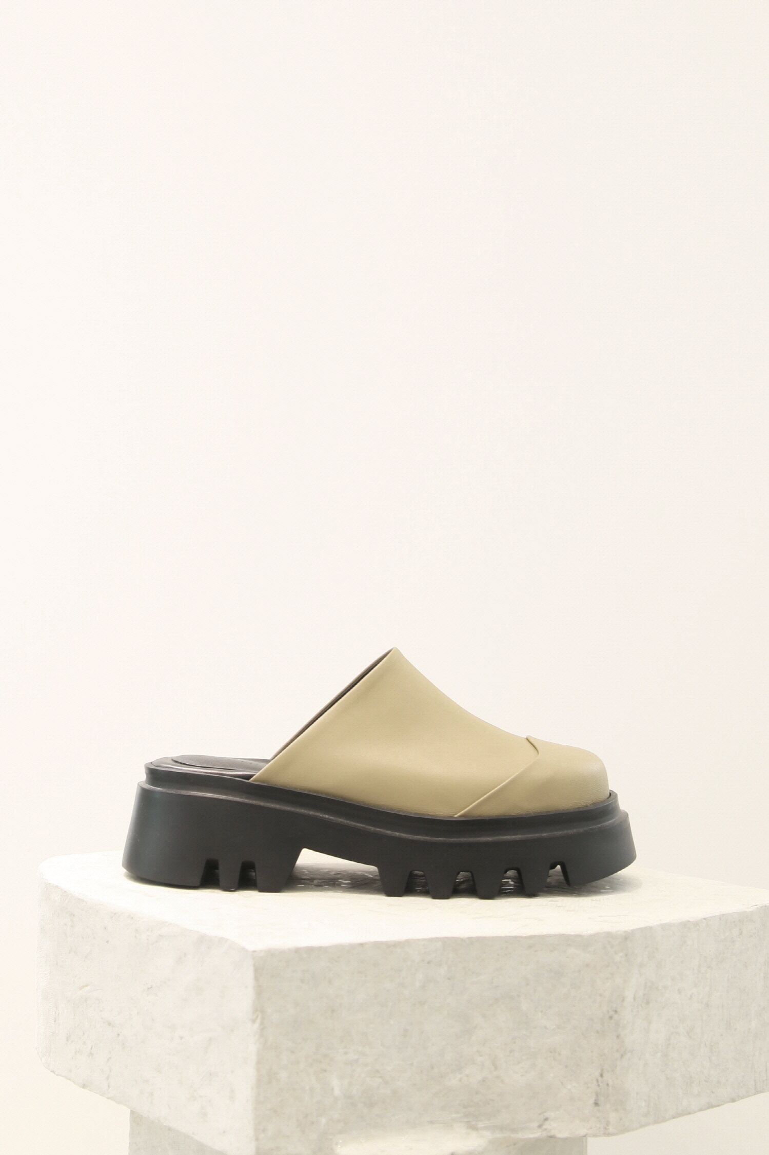 Lucas Mules Beige
