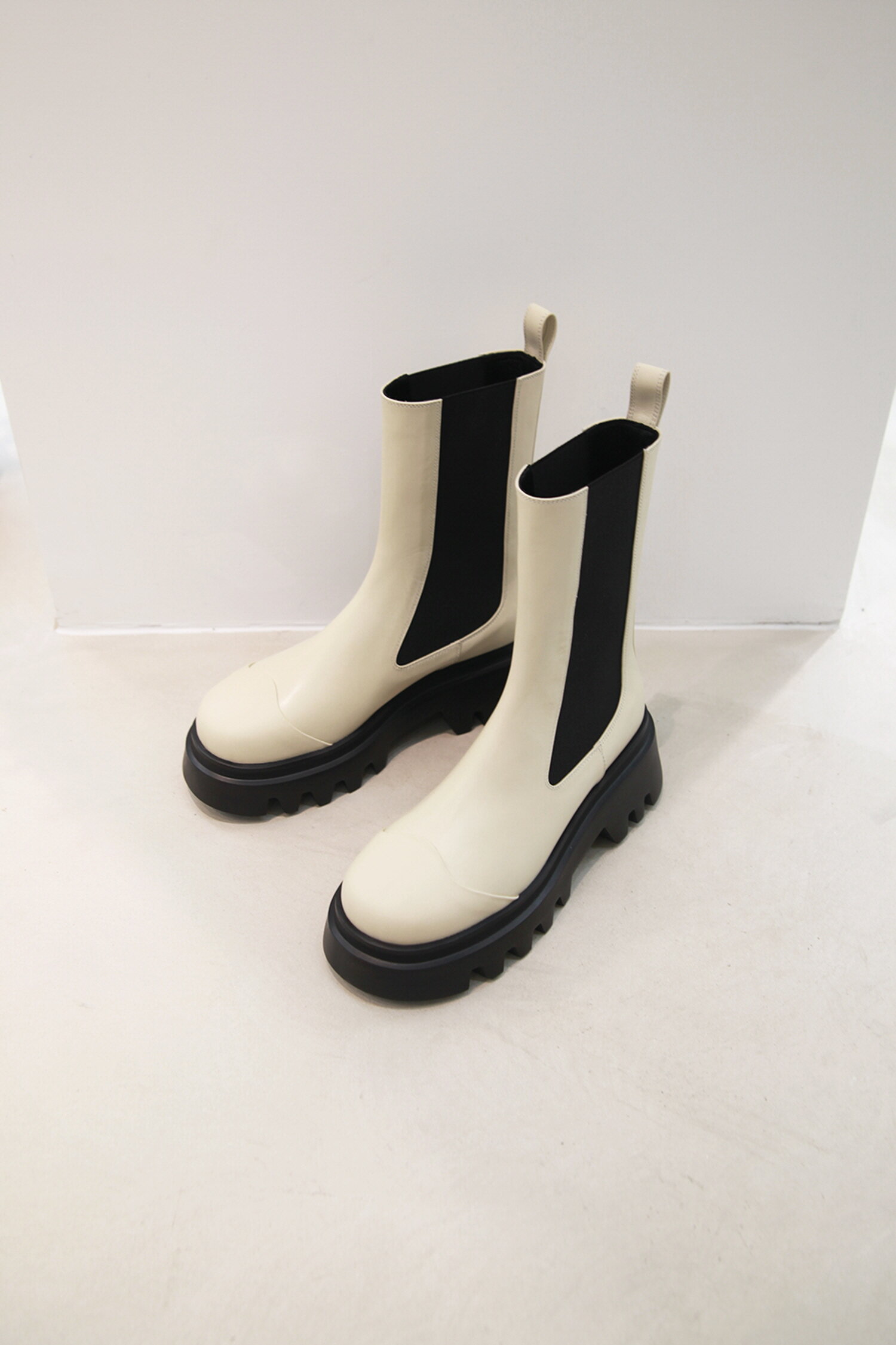 Lucas Chelsea Mid Boots Cream
