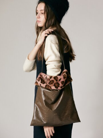 레오니쇼퍼 브라운레오파드