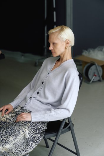 브이넥 가디건(블루)-이태리 캐시미어 100%