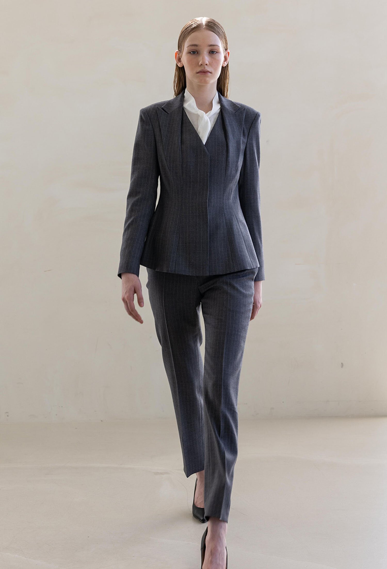 TWO LAYERD TAILRORED SUIT GREY