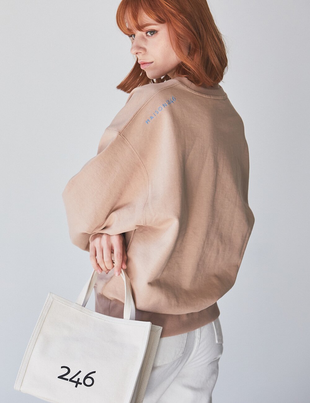 246 PATCH LOGO SWEATSHIRT_SAND BROWN MS005