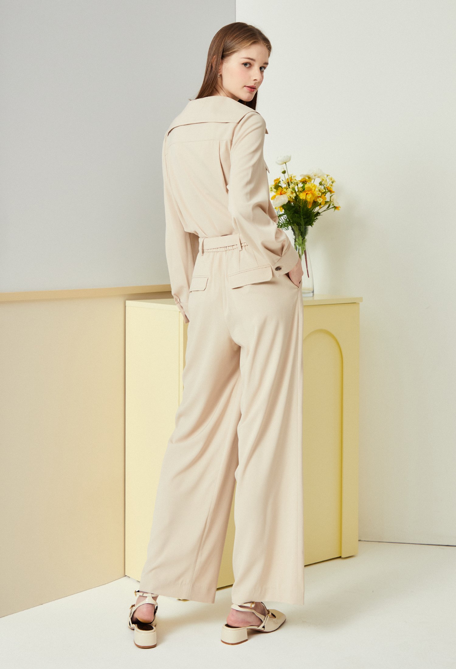 백 밴딩 플랩 장식 와이드 팬츠 (BEIGE)