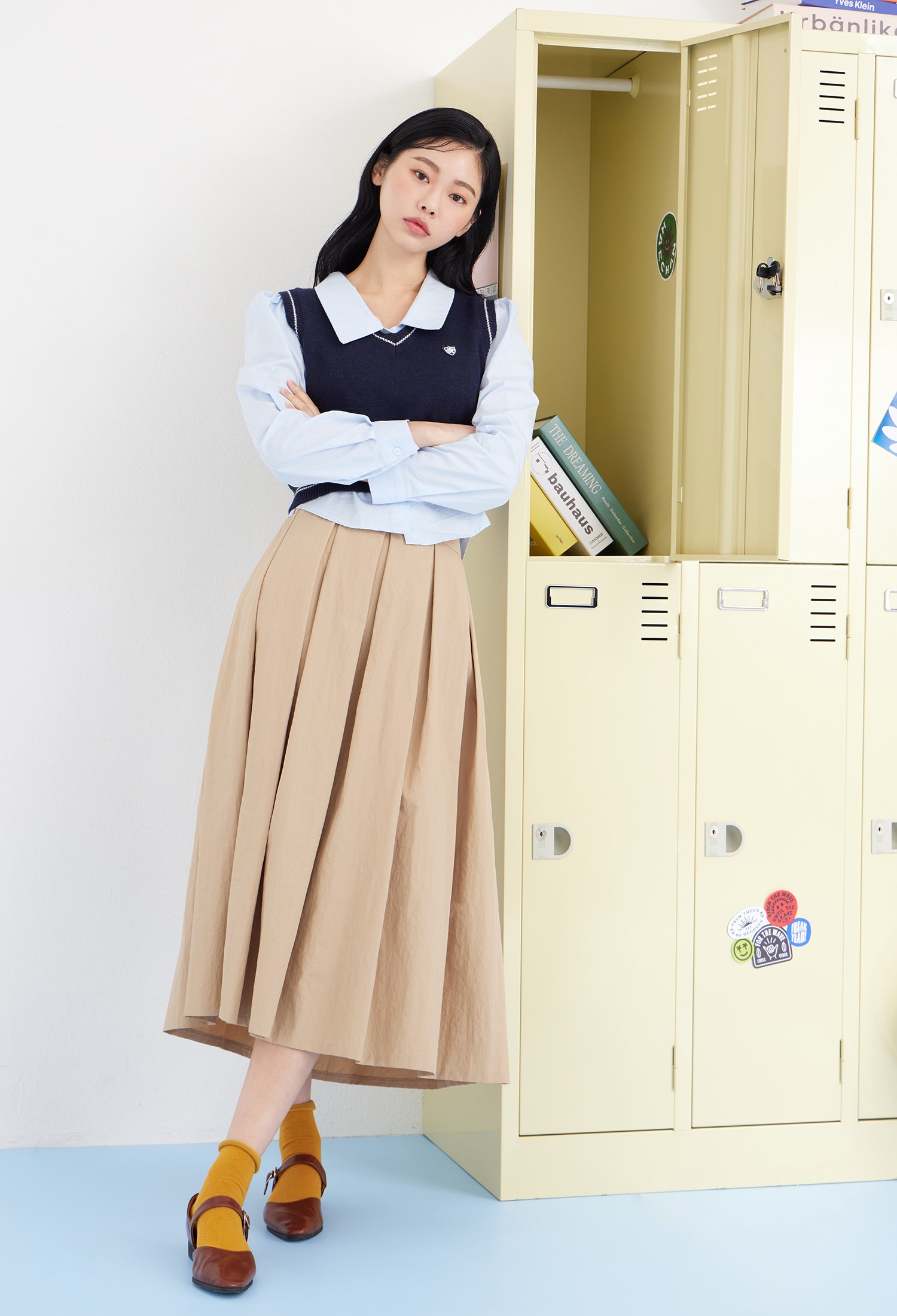 백 밴딩 턱 플레어 스커트 (BEIGE)