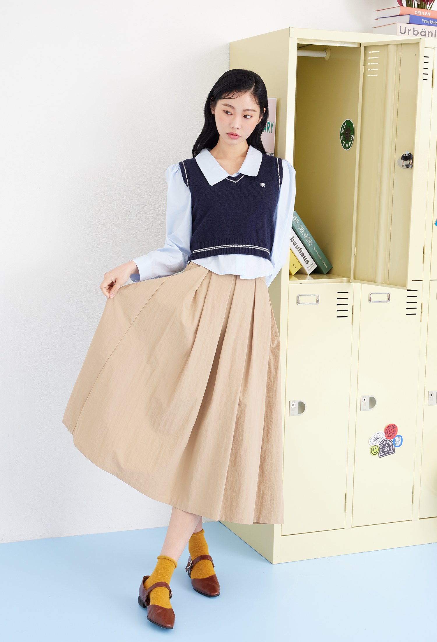 백 밴딩 턱 플레어 스커트 (BEIGE)