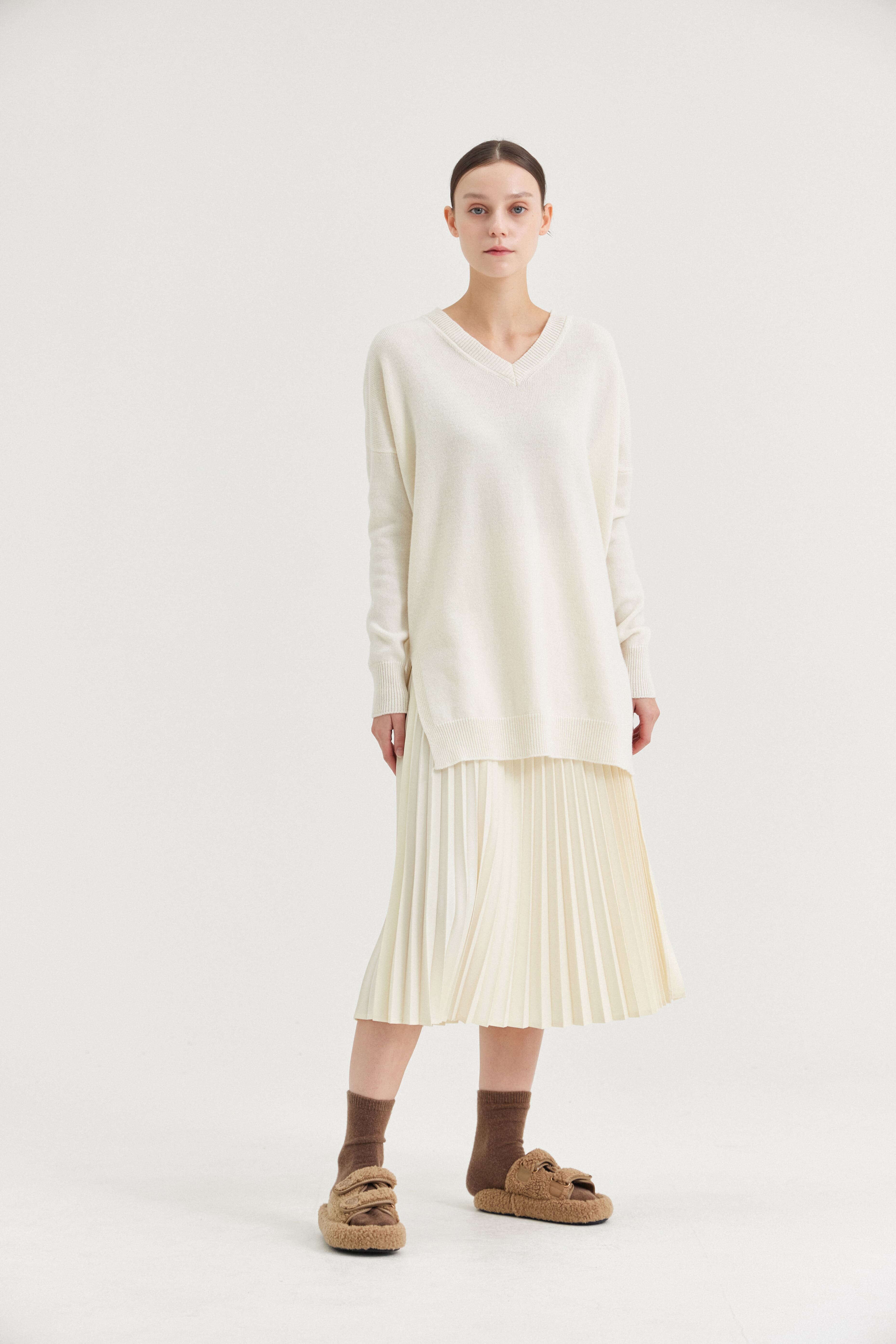 [크램38] LARENTU OVER V NECK SWEATER LANA