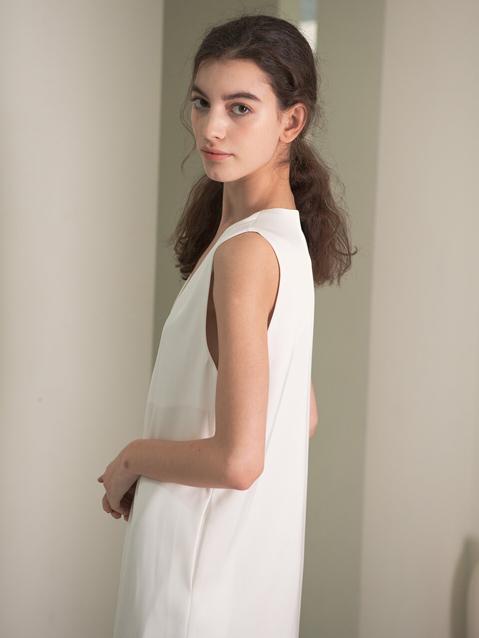 YY_V-neck sleeveless dress_WHITE