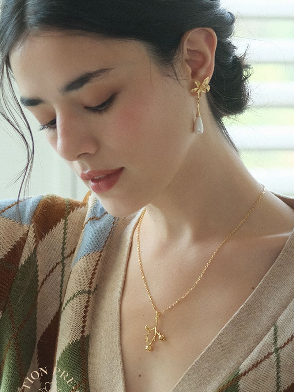 Simple flower pendant necklace