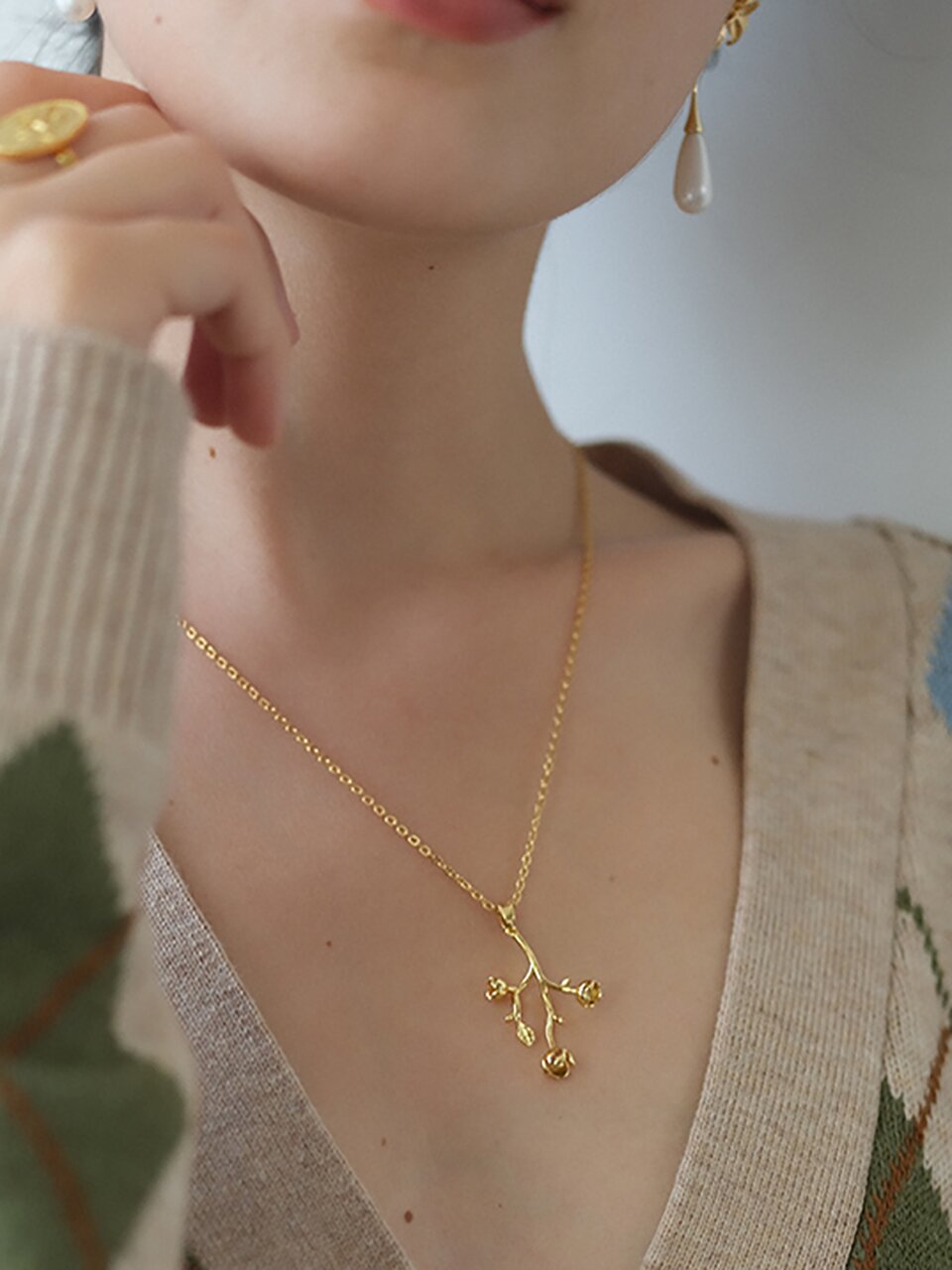 Simple flower pendant necklace