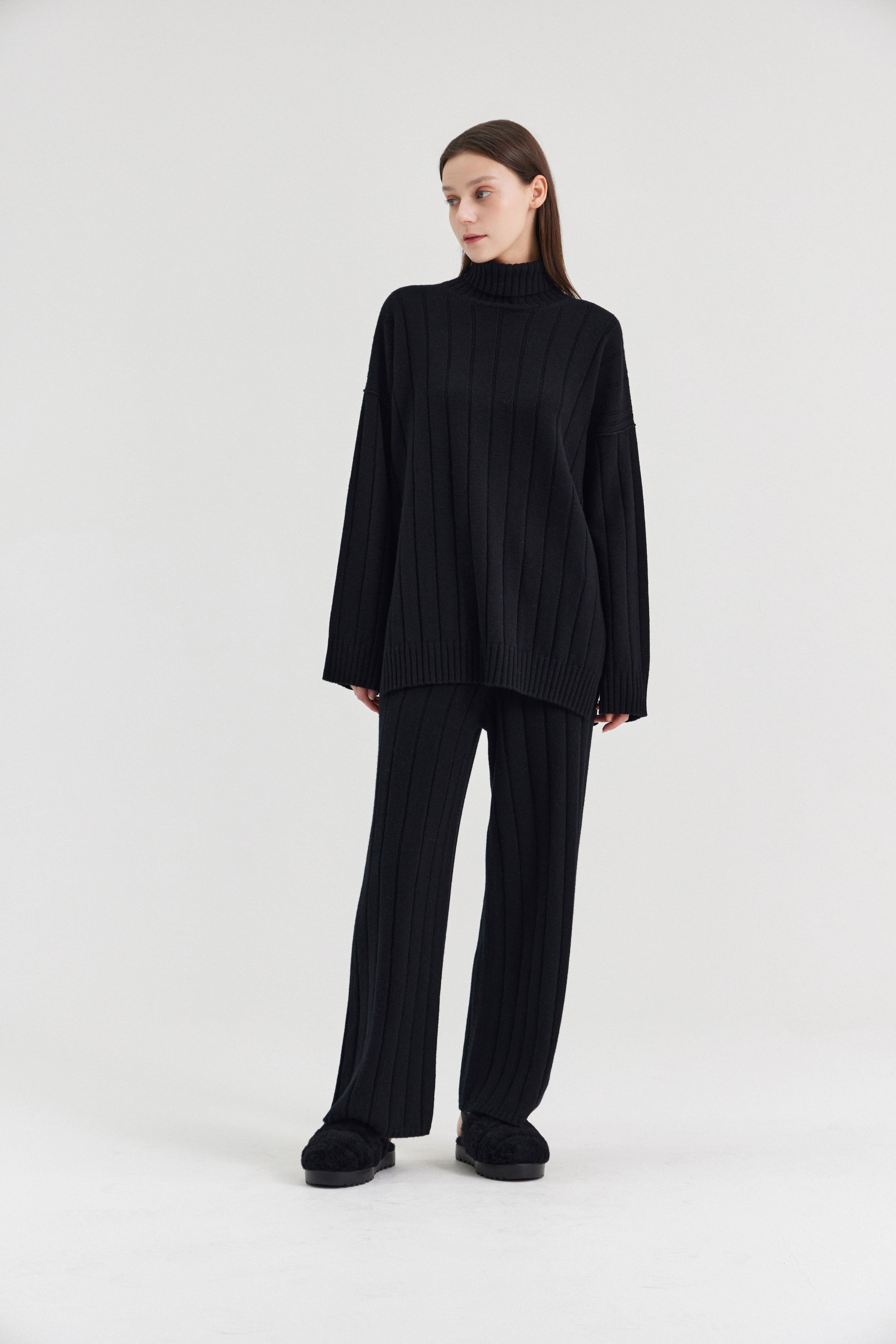 [크램38] ANSELMO WIDE STRAIGHT RIBBED TROUSERS NERO