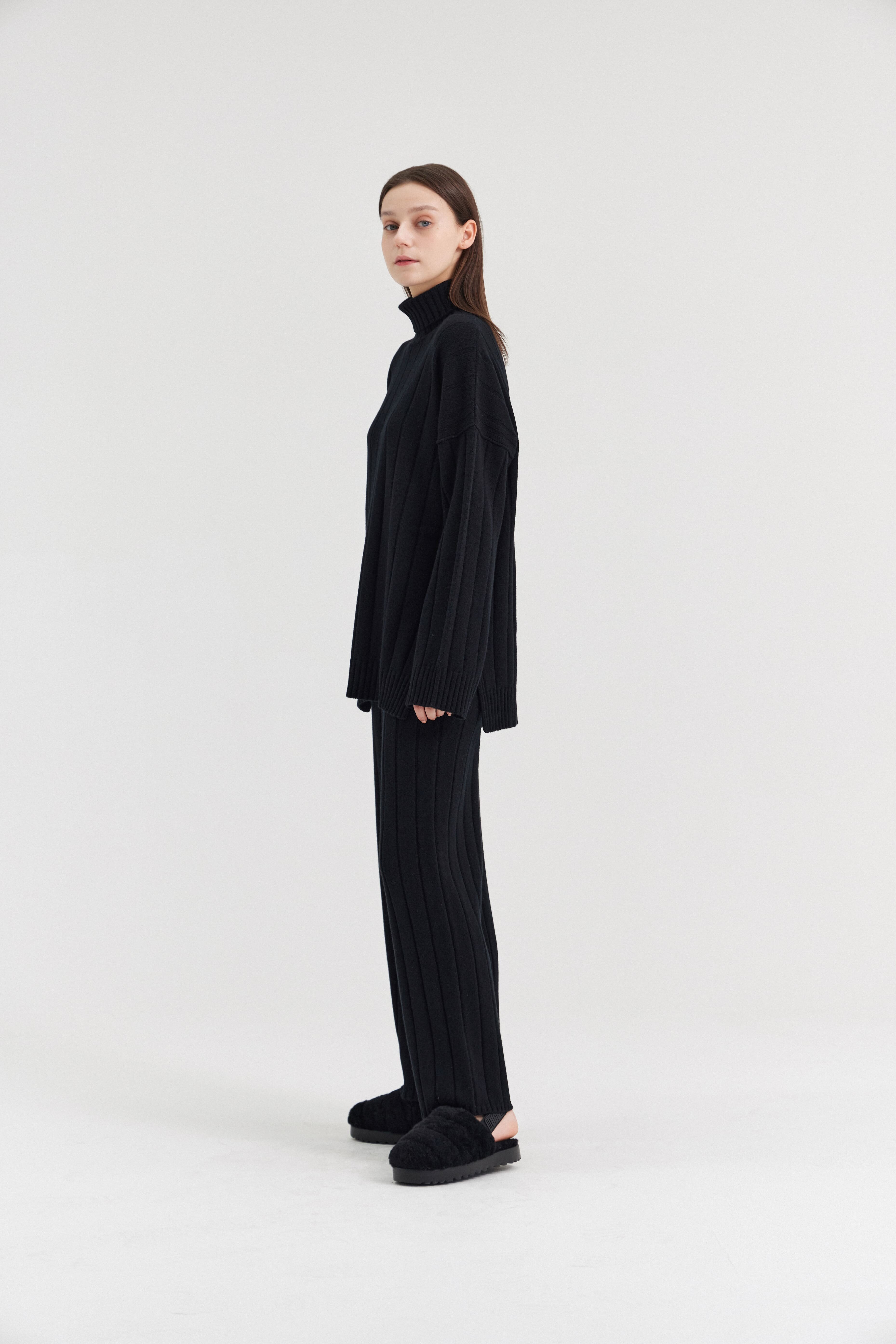 [크램38] ANSELMO WIDE STRAIGHT RIBBED TROUSERS NERO