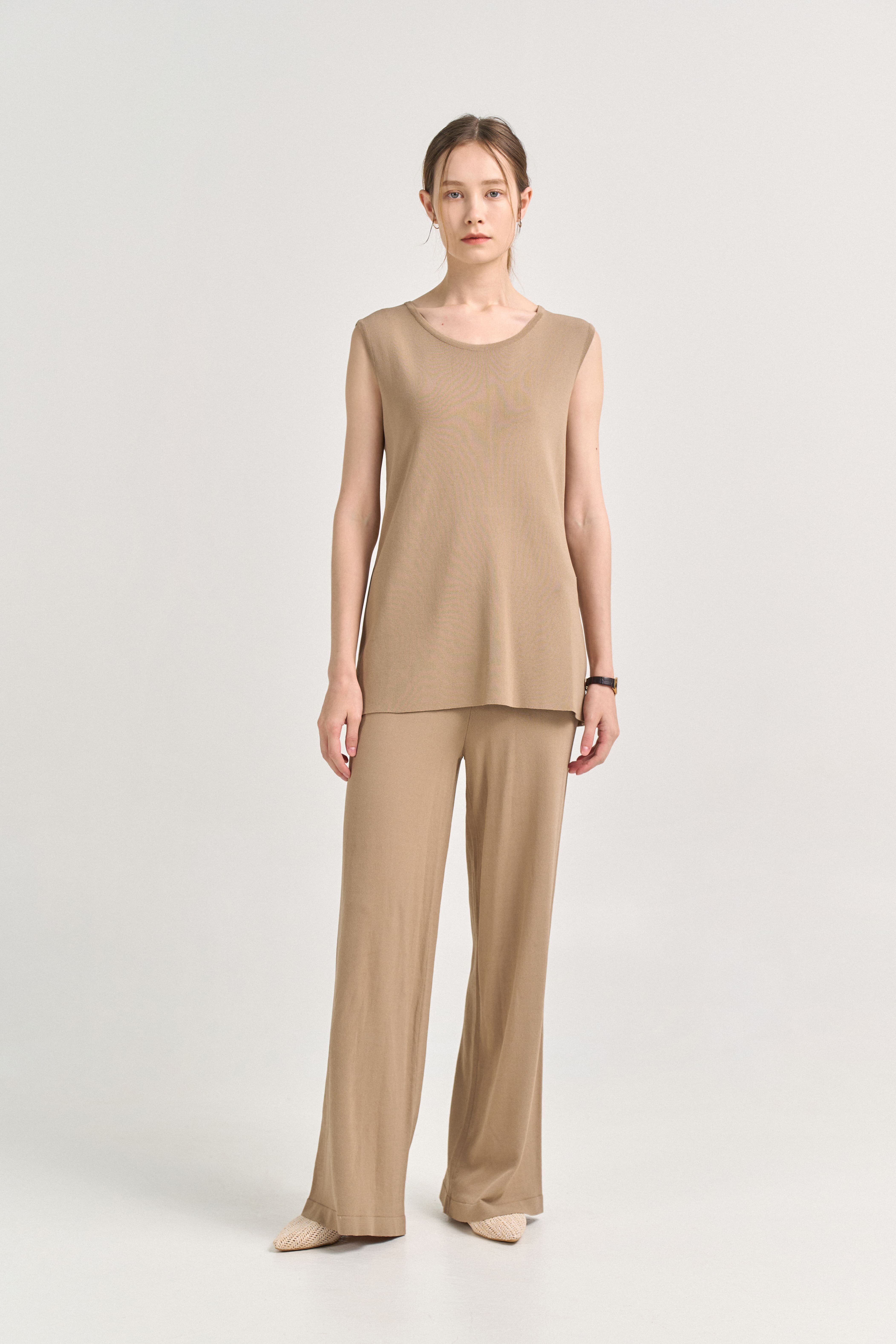 [크램38] EMMA KNITTED SLEEVELESS TOP NOCCIOLA