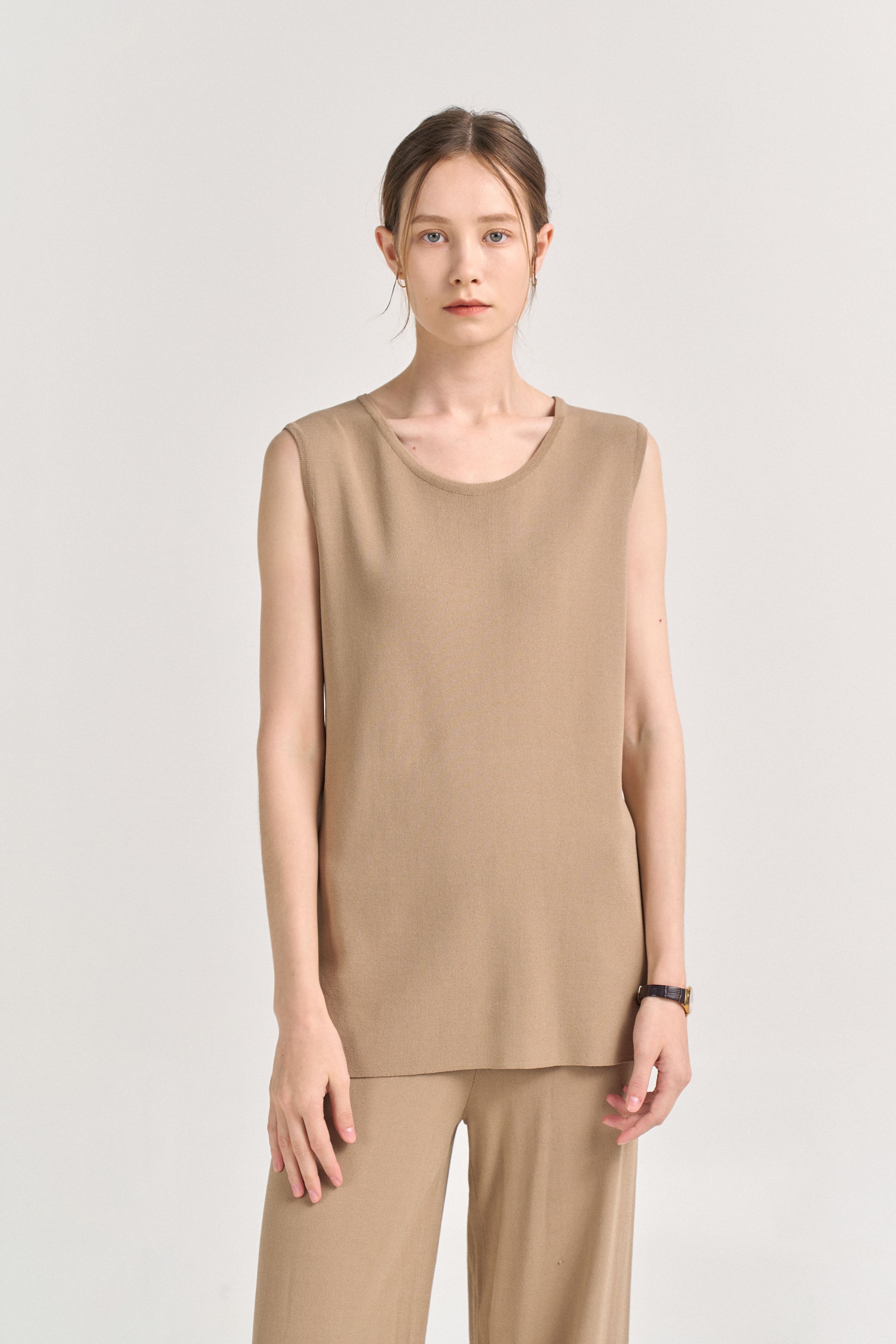 [크램38] EMMA KNITTED SLEEVELESS TOP NOCCIOLA