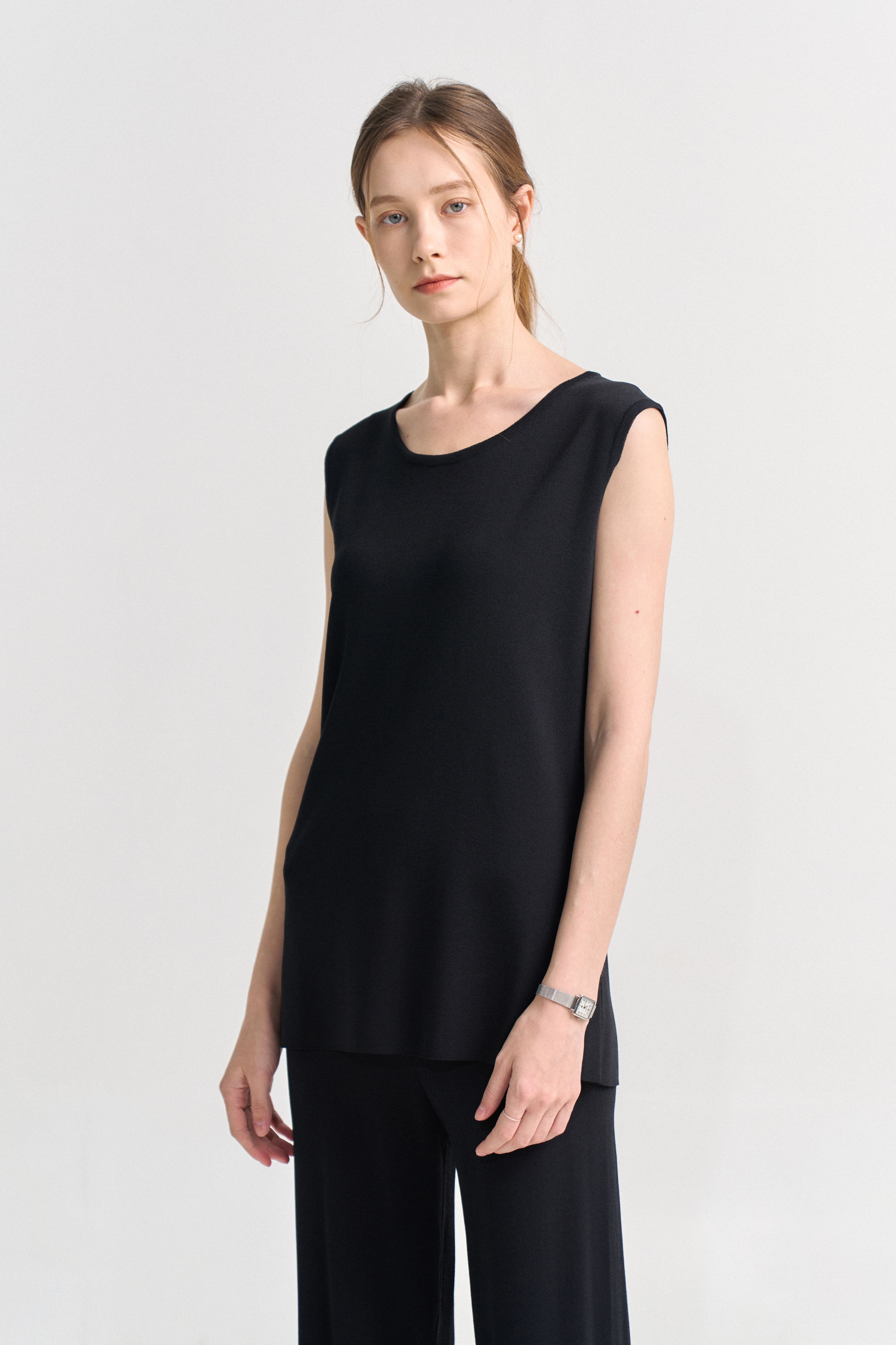 [크램38] EMMA KNITTED SLEEVELESS TOP BLACK