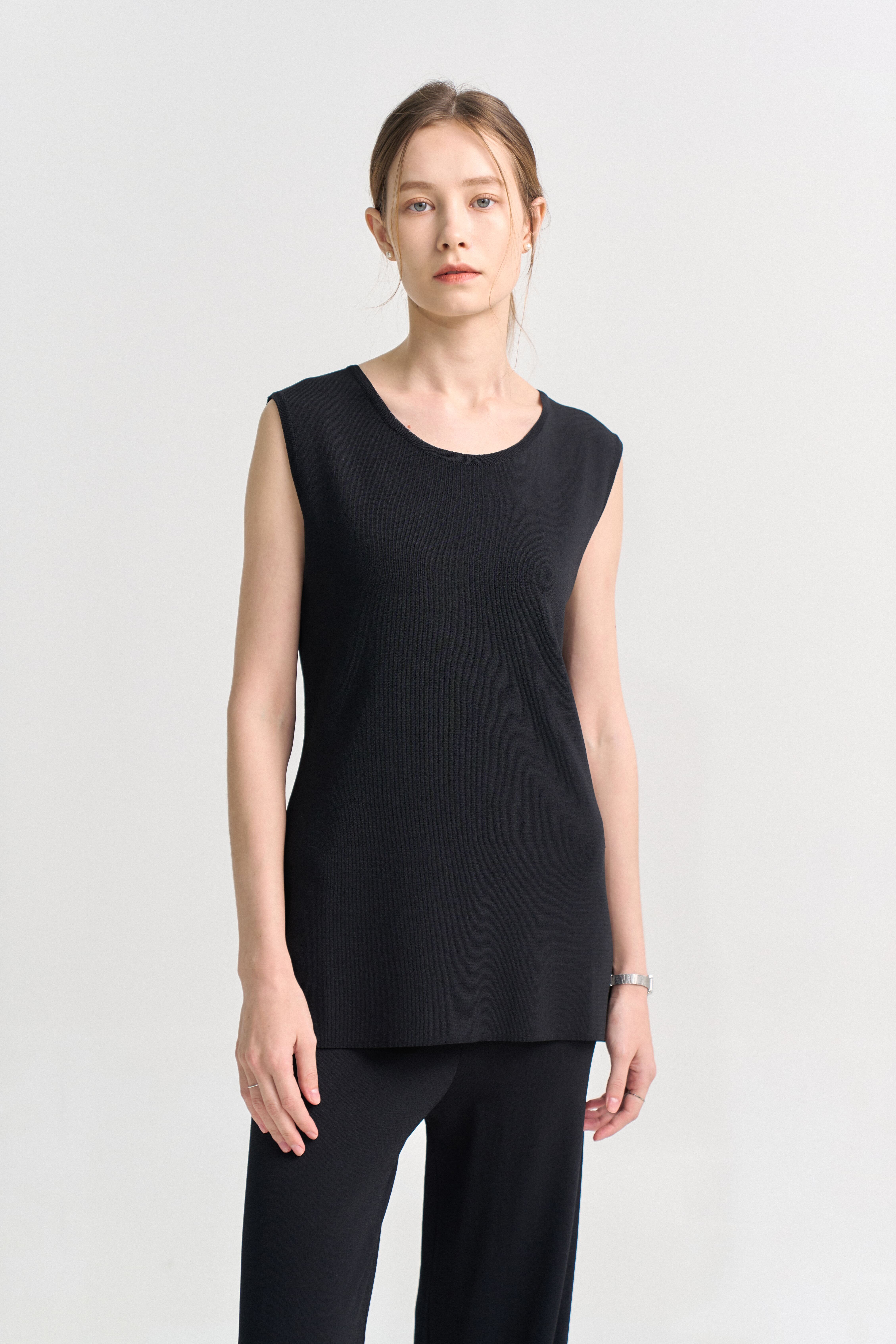 [크램38] EMMA KNITTED SLEEVELESS TOP BLACK