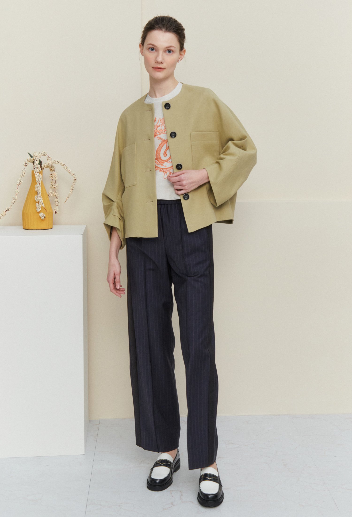 셔링 홀가먼트 슬리브 재킷 (KHAKI)