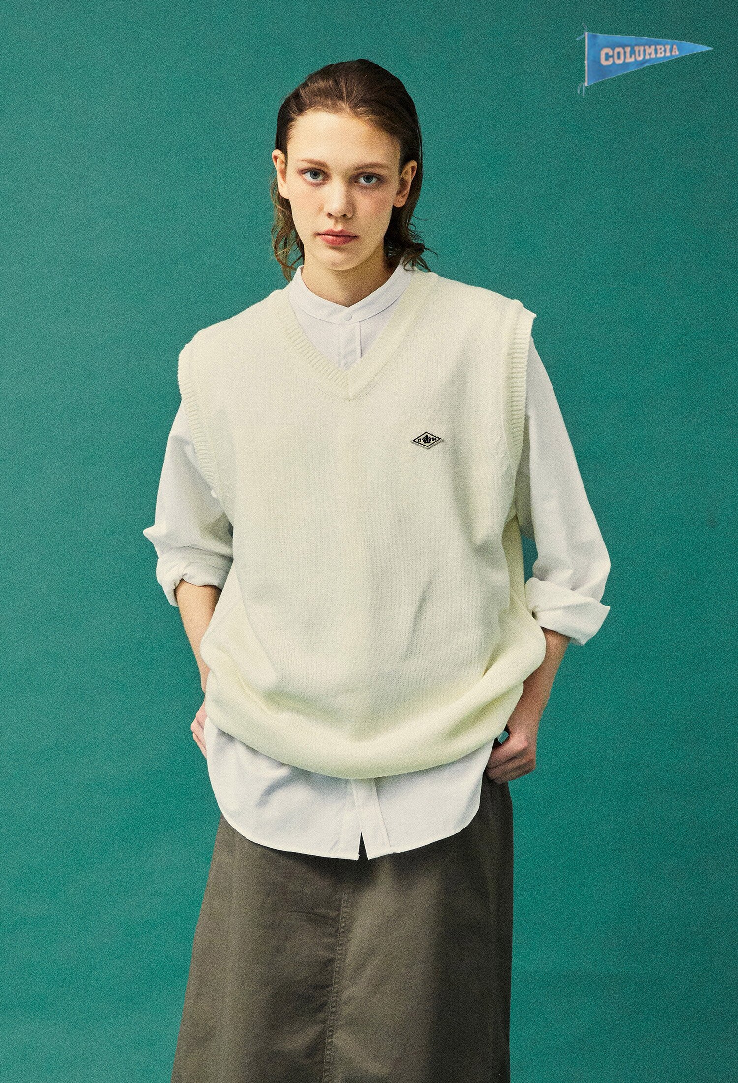 1754 CROWN V NECK VEST SWEATER 크림