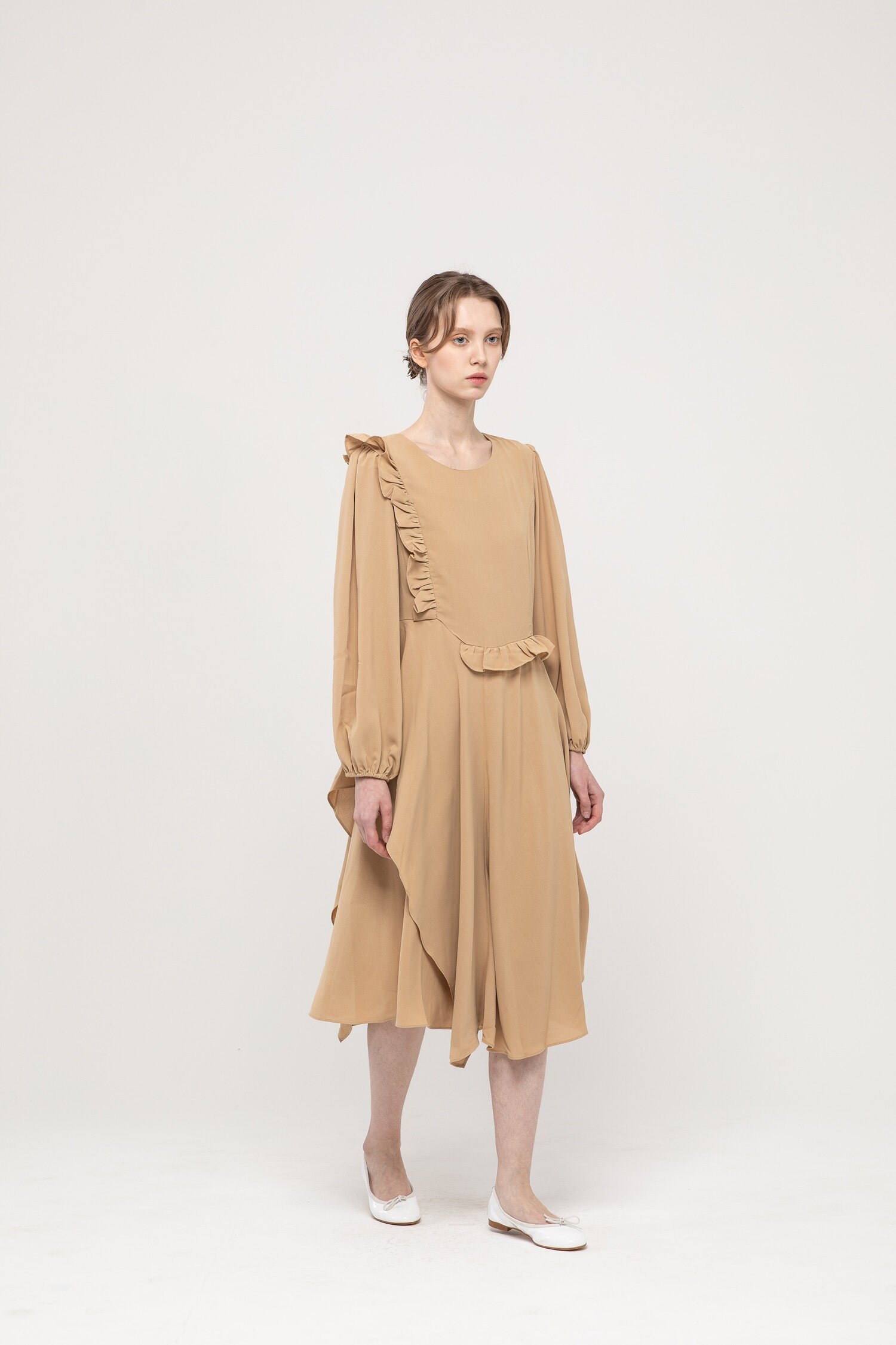 Frill round neck dress - Beige
