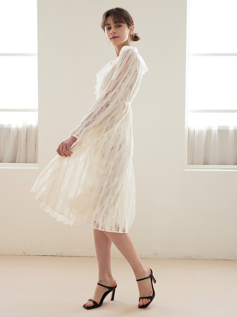 WED_Lotus leaf lace dress