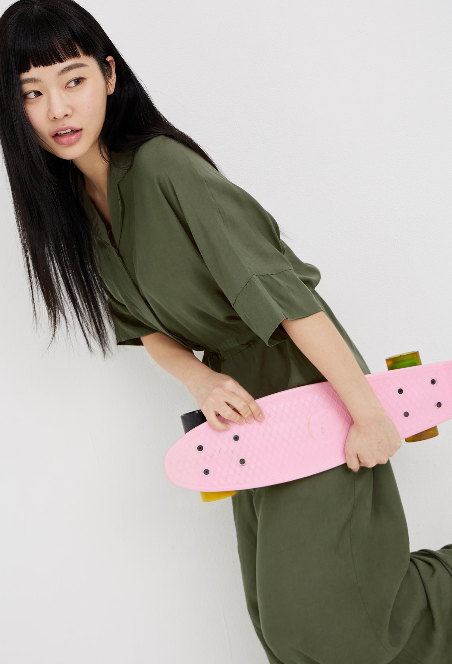 브이넥 칼라 와이드 점프 수트 (KHAKI)