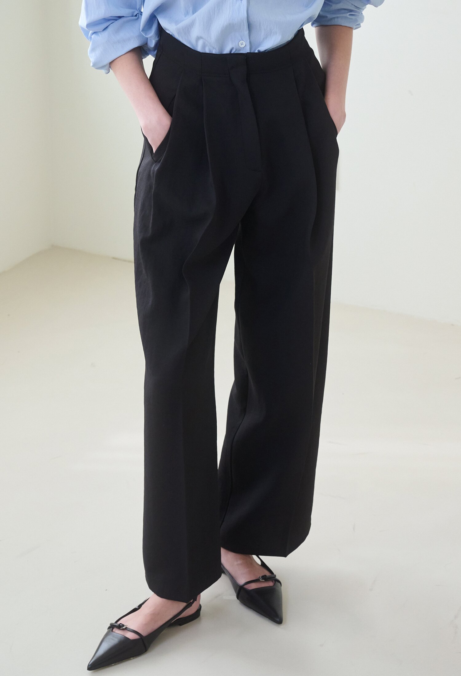 Two Tuck Wide Pants - Black