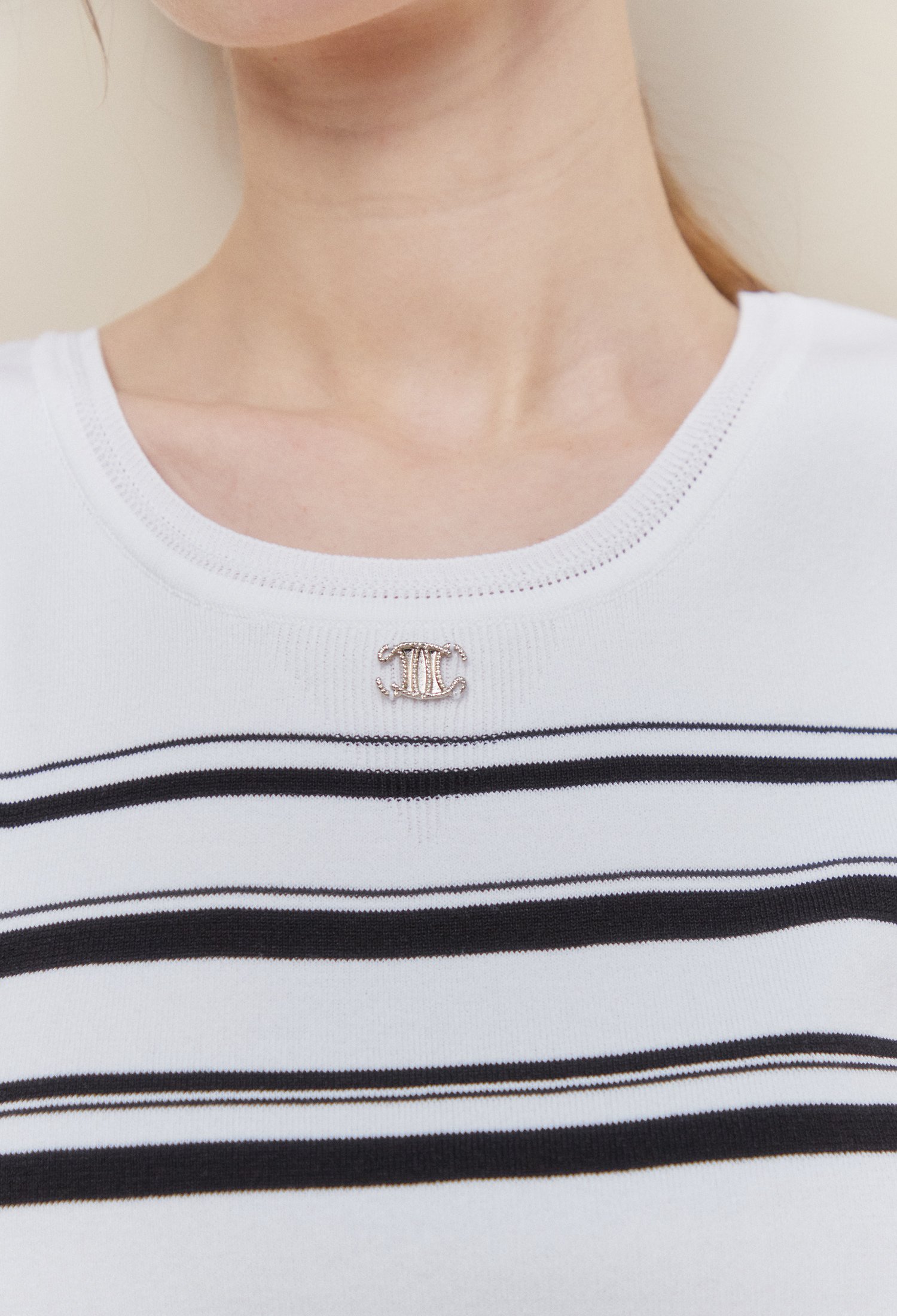 큐빅 포인트 슬리브리스 니트 (BLACK)